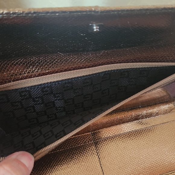 Gucci Metallic Vintage Gold Lizard Wristlet - Picture 9 of 12